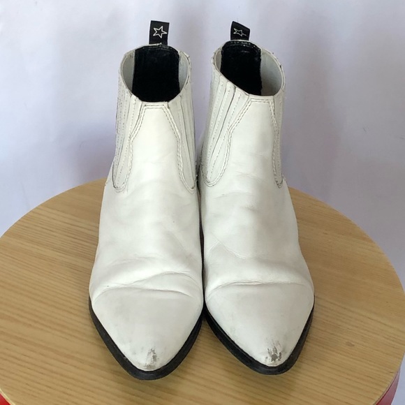 Steve Madden Shoes - Steve Madden white leather ankle booties size 8.5